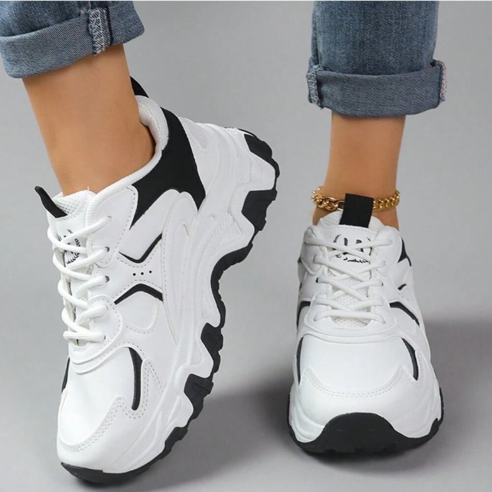 2025 New Style! Colorblocked Lace-Up Low-Top Sneakers, Lightweight And Versatile - Picture 2 of 6